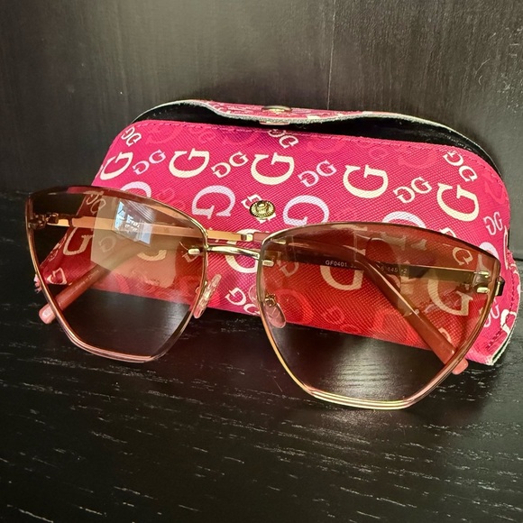 Guess Los Angeles Fuchsia and Gold Cateye Shape Sunglasses with Case Included - Picture 1 of 5